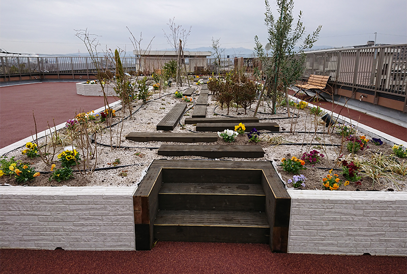 京都指月の郷（特別養護老人ホーム）屋上庭園